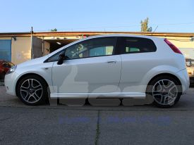 Fiat Grande Punto autófóliázás: Avery pearl white cb1610002 autó fóliával 06